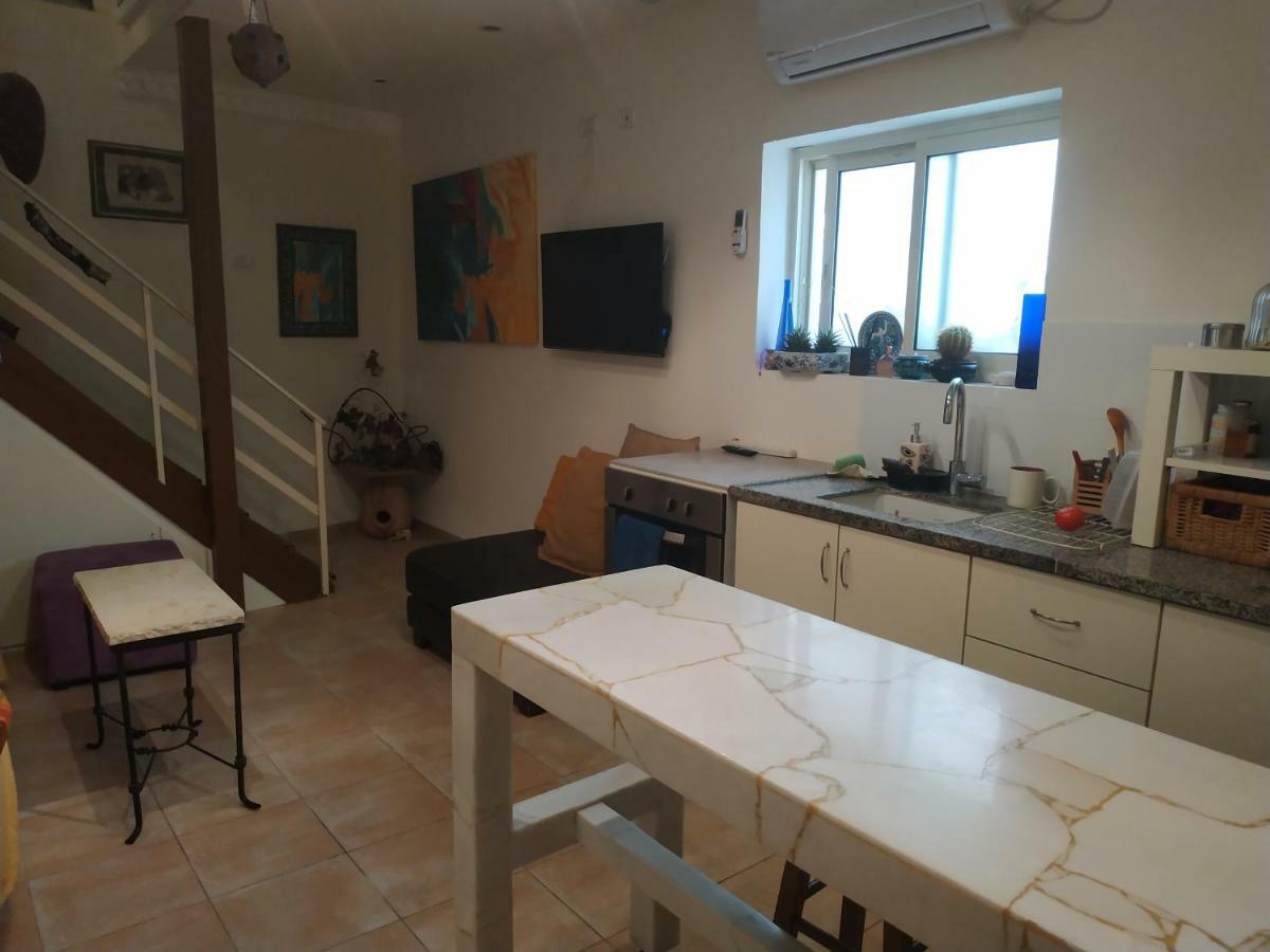 Ferienwohnung Studio Apt Great Location Heart Of Downtown District Haifa Exterior foto